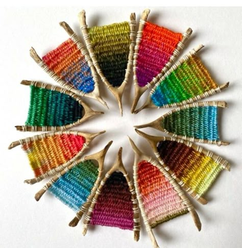 Bubble Quilts, Stick Weaving, فن النسيج, Yarn Project, Art Knit, Loom Projects, Weaving Loom Diy, Weaving Loom Projects, Weaving Ideas