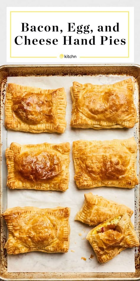 Hobbit Breakfast Recipes, Breakfast Handpies, Hand Pies Recipes Easy, Baked Hand Pies Recipes, Hand Pies Recipes Savory, Puff Pastry Hand Pies, Breakfast Hand Pies, Hand Pies Recipes, Breakfast Hot Pockets