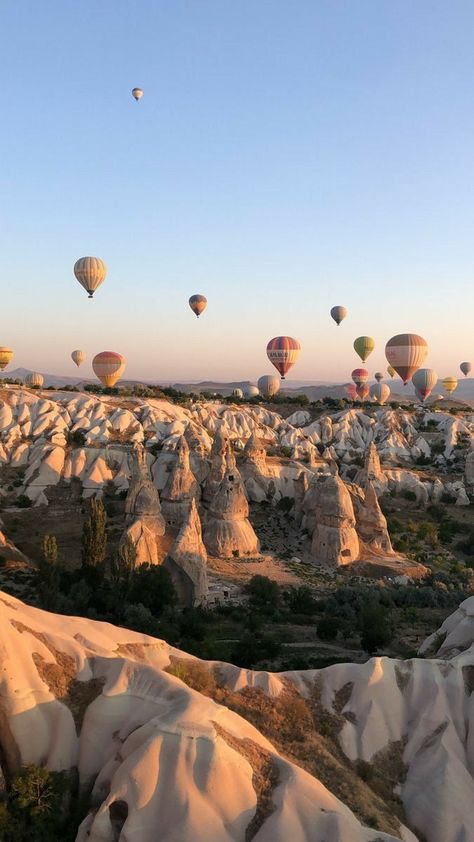 Cappadocia Turkey Aesthetic, Capadocia Turkey, Turkey Aesthetic, Turkey Culture, Elegant Couture, Summer View, Cappadocia Turkey, Flowy Dresses, Find Cheap Flights