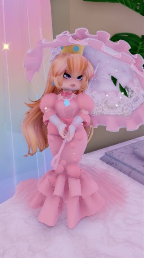 Royal High Princess Peach, Royale Hight Outfit Ideas, Cutecore Royale High, Royale High Princess, Royale High Roblox Outfits Ideas, Royal High Cosplay, Gyaru Royale High, Rh Concepts, Roblox Cosplay