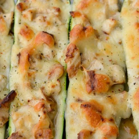 Chicken Alfredo Zucchini Boats - It Starts With Good Food Chicken Alfredo Zucchini, Recipe With Zucchini, Zucchini Boat, Zucchini Boat Recipes, Dinner Pies, Carb Dishes, Low Carb Marinara, Chicken Alfredo Recipes, Shrimp And Vegetables