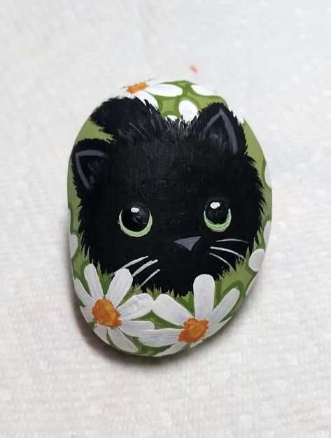 Painted Rock Cat, Rock Painting Cats, Cat Painted Rocks, Stone Art Diy, Cat Rocks, Grass Painting, Painted Rock Animals, Stone Art Painting, Hand Painted Cat