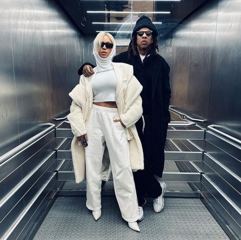 Beyonce Instagram, Queen Bee Beyonce, Tina Knowles, Black Tracksuit, Beyonce Knowles Carter, Beyonce Style, Mrs Carter, Beyoncé Giselle Knowles-carter, Beyoncé Giselle Knowles