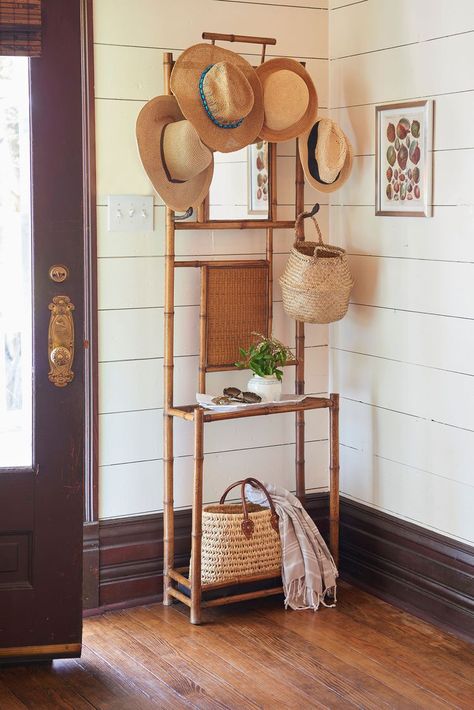 28 Small Entryway Ideas That Maximize Space and Style Open Concept Entryway Ideas, Open Concept Entryway, Open Entryway Ideas, Open Entryway, Small Entryway Ideas, Small Entryways, Decorating Advice, Small Space Diy, Small Entryway