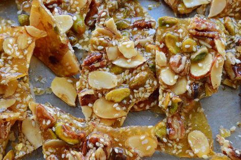 Sesame Seed Brittle, Nut Brittle Recipe Simple, Sesame Brittle Recipe, Nut Brittle Recipe, Sesame Brittle, Pistachio Brittle, Seasoned Nuts, Nut Brittle, American Dessert