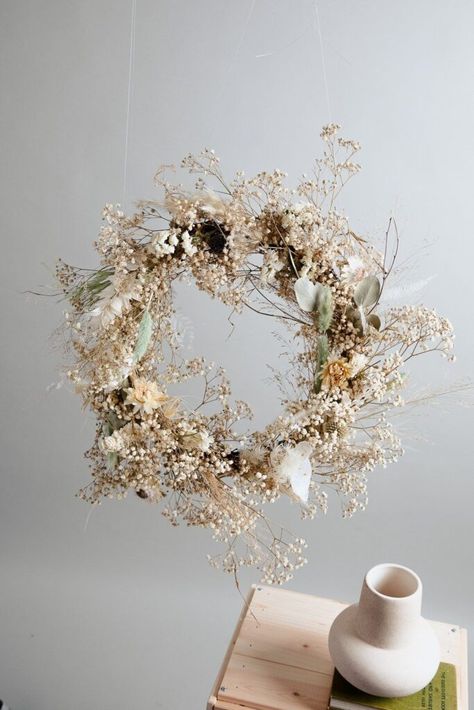 Modern Christmas Wreath, Winter Door Wreath, Minimalist Fall Decor, Roadside Stand, Bud Vases Flowers, Door Wreath Christmas, Flower Crown Bridesmaid, Flower Crown Bride, Dried Flower Wreath