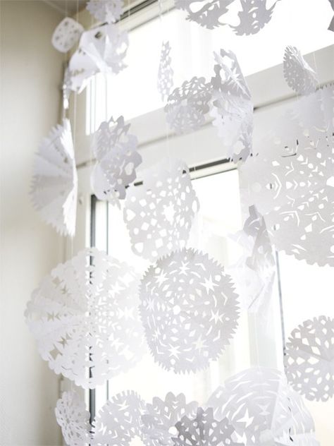 Sherri Cassara Designs: December 2012 Snowflakes Aesthetic, Snowflake Aesthetic, Christmas Windows, Paper Snowflake, Navidad Diy, Paper Snowflakes, Christmas Style, Noel Christmas, Christmas Snowflakes