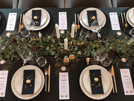 Dinner Party Table Settings, New Years Dinner, Home Table Decor, New Year Table, Aesthetic Interior, Tafel Decor, Christmas Homemade, Christmas Homescreen, Dinner Party Table