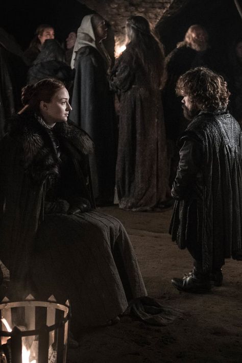 Jon Snow Battle, Tyrion And Sansa, Battle Of Winterfell, Game Of Thrones Episodes, Game Of Thrones Facts, Trendy Games, Game Of Thrones Quotes, The Longest Night, Peter Dinklage