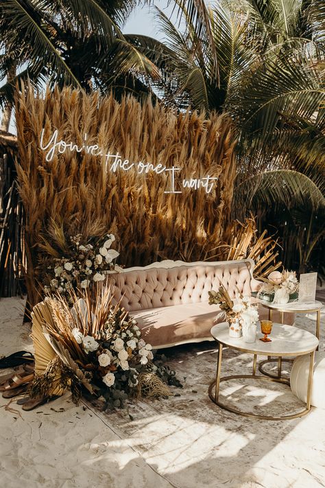 Lounge Area Outdoor Wedding, Boho Wedding Beach Decoration, Beach Wedding Furniture, Tulum Decor Inspiration Party, Boho Wedding Furniture, Wedding Boho Backdrop, Beach Wedding Lounge Area, Boho Sangeet Decor, Boho Wedding Lounge Area