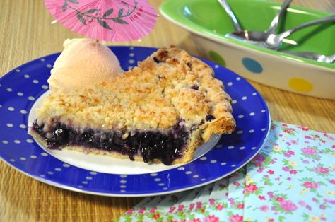 Blueberry Pina Colada Pie at ThePieAcademy.com Rhubarb Oatmeal Bars, Blueberry Crumb Pie, Blueberry Crumble Pie, Rhubarb Oatmeal, Crumb Pie, Pie Crumble, Blueberry Crumble, Berry Pie, Cheesecake Filling