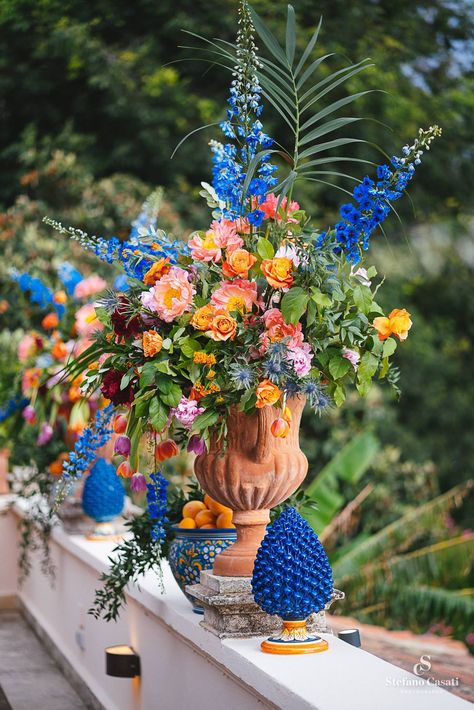 Sicilian Flower Arrangement, Positano Theme Flowers, Sicilian Bedroom Decor, Amalfi Coast Floral Arrangements, Spanish Vibe Wedding, Italian Wedding Floral Arrangements, Italian Themed Floral Arrangements, Mediterranean Floral Arrangements, Sicilian Wedding Aesthetic