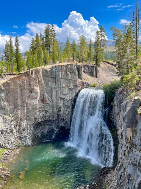 25 Most Beautiful Waterfalls in California (+ Map!) - Roadtripping California Waterfalls In California, Mossbrae Falls, California Waterfalls, Fallbrook California, Burney Falls, Mcway Falls, Lassen Volcanic National Park, California Mountains, Rainbow Falls