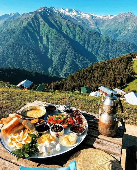 Happy Architecture, Italy Mountains, Turkey Breakfast, Fashion Europe, Turkish Breakfast, Picnic Inspiration, Summer Lifestyle, Winter City, Picnic Time