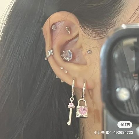 Full Ear Piercings, Earring Inspo, Pretty Ear Piercings, Cute Ear Piercings, Cool Piercings, Facial Piercings, Cute Piercings, Piercing Ring, Piercing Tattoo