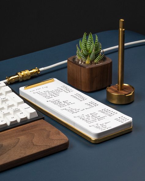 The Grovemade brass pen an notepad are my new favorite way to take notes! Check out the article to learn more! University Stationery, Desk Notepad, Creative Notebooks, Stylish School Bags, Products Review, Uni Life, Fashion Vocabulary, Cnc Projects, Products Design