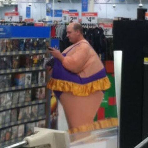 25 Photos That Give Us Millions of Questions Funny Walmart Pictures, Walmart Pictures, Walmart Funny, Walmart Fashion, Fat Man, Fashion Fail, 웃긴 사진, People Shopping, Crazy People