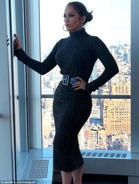 Tiny lady: Jennifer Lopez showed off a very slender waistline as she posed on the NYC set of her new movie Second Act Jennifer Lopez Outfits 2022, Digimon Agumon, Jlo Style, J Lo Fashion, Women Entrepreneurship, Hourglass Shape, Looks Black, Girls Wardrobe, Funko Pop Vinyl