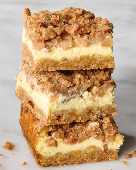 Cinnamon Apple Cheesecake, Cream Cheese Bars Recipe, Thanksgiving Desserts Apple, Cheesecake Bars Easy, Apple Cheesecake Bars, Apple Cream Cheese, Salted Caramel Apple Pie, Cream Cheese Bars, Apple Streusel