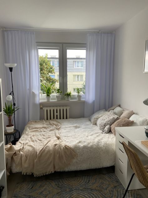 Tiny Bedroom Couple, Tiny Room Inspo Aesthetic Cozy, Small Bedroom One Window, 1 Window Bedroom Ideas, Aesthetic Tiny Bedroom, Small Room With Window, Bedroom Aesthetic Couple, Couple Apartment Bedroom, Tiny Room Aesthetic