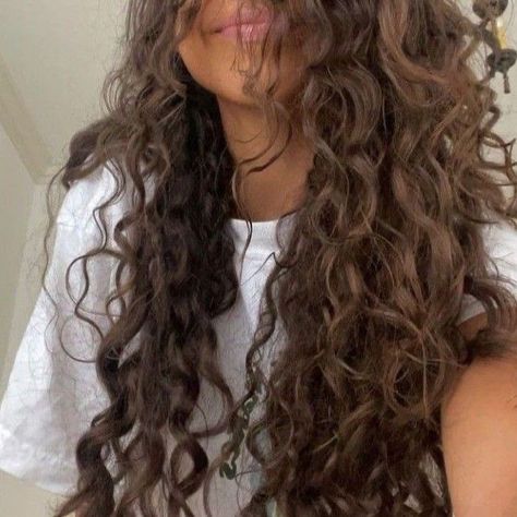 Kiara Carrera Outer Banks, Hairstyles For All Hair Types, Kiara Carrera, Heavy Hair, Soft Curls, Dream Hair, Long Curly Hair, Curly Girl, Long Curly