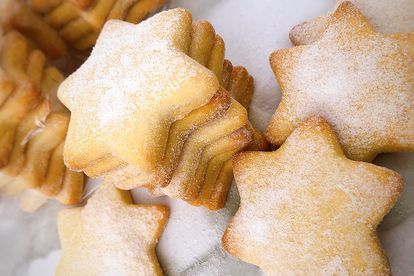 Traditional Soetkoekies - The ultimate South African teatime treat African Snacks, African Christmas, African Cooking, Modern Food, South African Recipes, Beautiful Cookies, African Food, Biscuit Recipe, Yummy Cookies