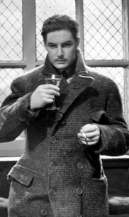 Robert Donat - The 39 Steps Robert Donat, Vintage Actors, The 39 Steps, 39 Steps, Star Pics, Best Actor Oscar, Hitchcock Film, Classic Actors, Classic Film Stars