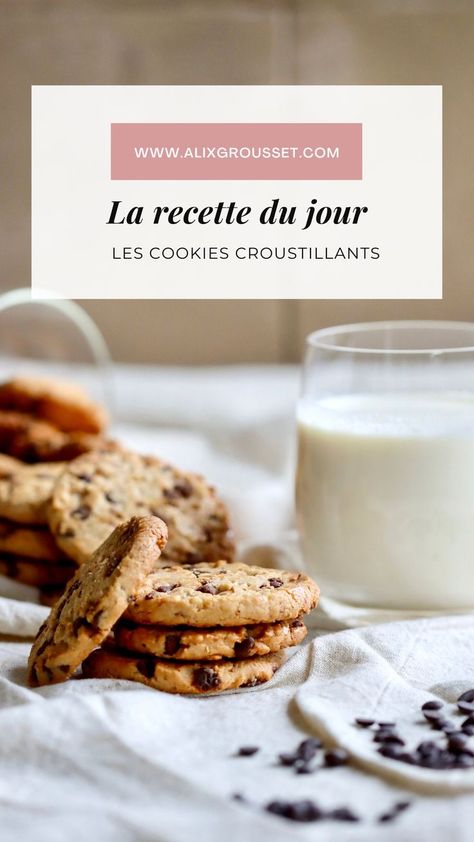 De délicieux cookies croustillants pour le goûter ça vous dit ? Ce qui est top avec les cookies, c’est que ça met tout le monde d’accord. Facile à faire, il n’y a pas besoin de beaucoup d’ingrédients (ni de matériel particulier). Une envie de cookies et hop, en quelques minutes ils sont là, sortis du four, tout chauds, prêts à être déguster. - #recettecookies Party Snacks, Glass Of Milk, Cookies Et Biscuits, Biscuits, Dessert, Snacks