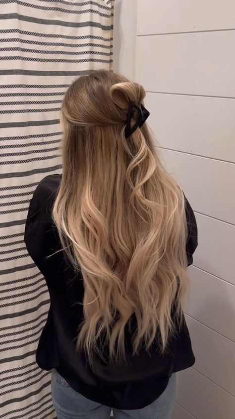 Hair Clip Hairstyles, Clip Hairstyles, Work Hairstyles, Hair Up Styles, Hairdo For Long Hair, Hair Stylist Life, Half Up Half Down Hair, Easy Hairstyles For Long Hair, Half Up Hair