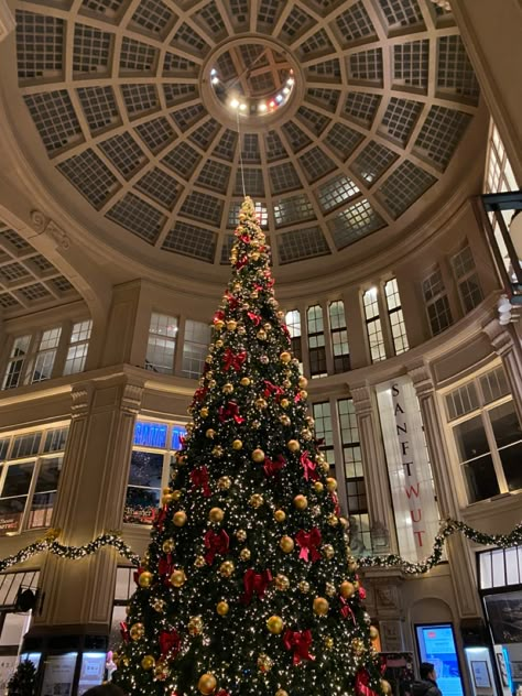 #leipzig #christmas #christmasdecor #christmastreeideas #christmasmarkets #aesthetic #decor Leipzig Christmas Market, Leipzig Aesthetic, Leipzig Germany, Travel Germany, Cozy Season, Aesthetic Decor, Christmas Market, Christmas Aesthetic, Winter 2024