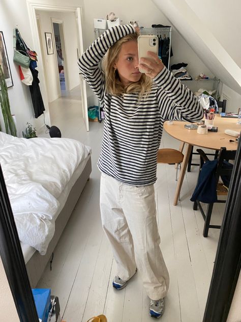 Winter Outfits Copenhagen Style, Swedish Aesthetic Outfits, Boyfriend Style Outfits, Copenhagen Winter Style, Copenhagen Summer Style, Copenhagen Fits, Cph Style, Stripes Outfit, Striped Outfit