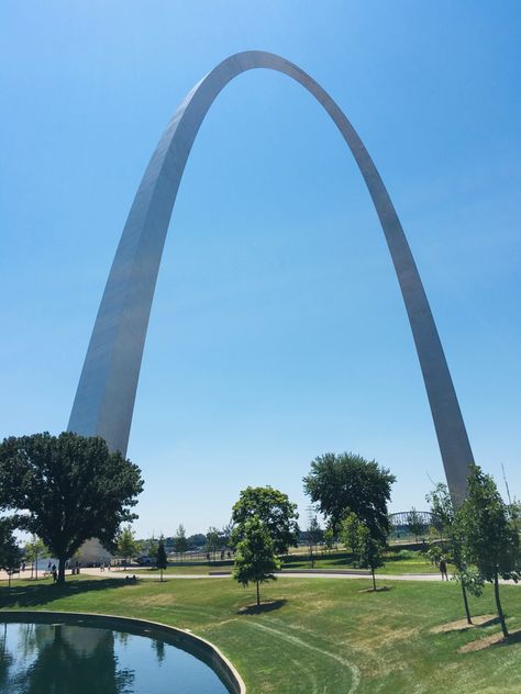 st. louis arch St Louis Wallpaper, Missouri Wallpaper, St Louis Aesthetic, Missouri Nature, Arch St Louis, Saint Louis Arch, Inspo Wallpaper, St Louis Arch, Nancy Drew Mystery Stories