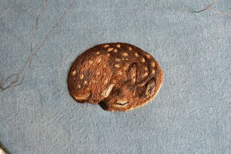 Beautiful Tiny Animals Embroidered By Chloe Giordano Embroidered Animals, Thread Painting, Animal Embroidery, 자수 디자인, Embroidery Inspiration, Embroidery And Stitching, Crazy Quilts, Fabric Art, Embroidery Art