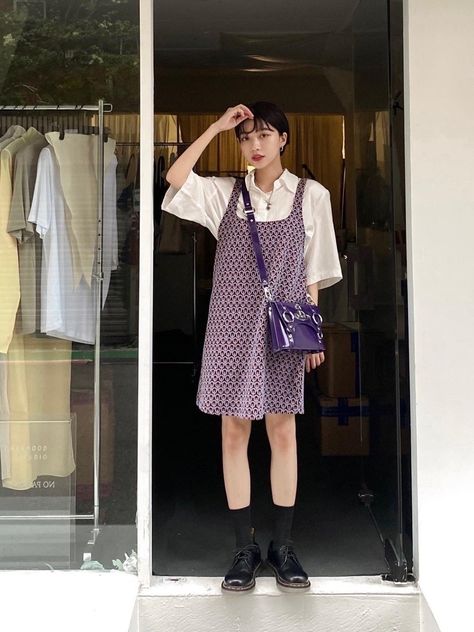 Short Sleeve Button Down Outfit, Overalls Dress Outfit, Overall Dress Outfit, Overalls Dress, Mode Kimono, Short Overalls, Dress Boots, Soft Grunge, Overall Dress