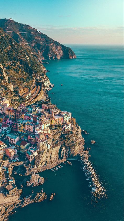 Iphone Wallpaper Travel, Italia Aesthetic, Manarola Italy, Italy Aesthetic, Mac Laptop, Beautiful Nature Wallpaper, City Aesthetic, Beautiful Places To Travel, Pretty Places