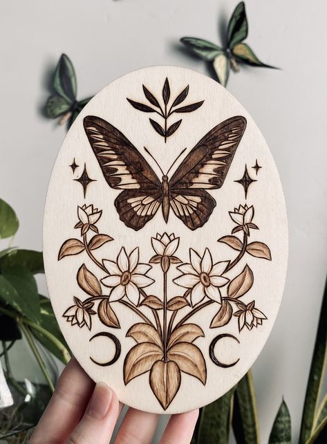 Country Wood Burning Ideas, Burned Wood Art, Burn Wood Art, Wood Burning Crafts Diy, Flower Wood Burning, Pyrography Patterns Free, Wood Engraving Ideas, Wood Burning Gifts, Wood Burning Projects