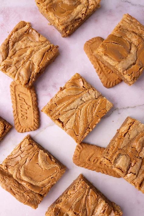 One-Bowl Biscoff Cookie Butter Blondies Biscoff Blondies Recipe, Biscoff Cookie Butter Cookies, Cookie Butter Biscoff Recipes, How To Make Blondies, Recipes Using Biscoff Cookie Butter, Cookie Butter Bars Biscoff, Cookie Butter Blondies, Cookie Butter Bars, Biscoff Blondies