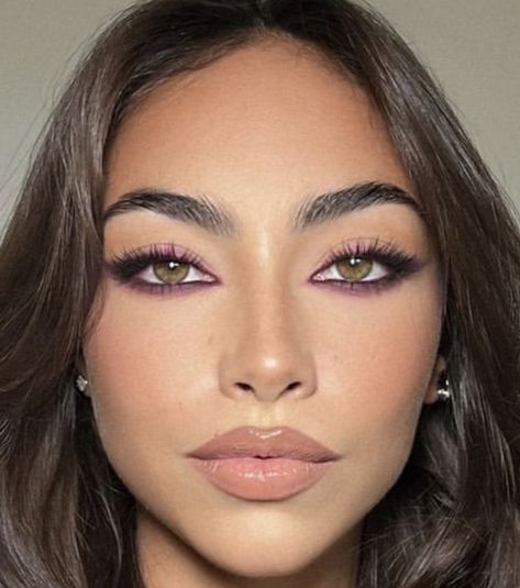 Purple Smokey Eye Brown Eyes, Matte Purple Eyeshadow Looks, Eggplant Eyeshadow Looks, Purple Subtle Makeup, Purple Brown Smokey Eye, Dark Purple Dress Makeup Ideas, Smokey Purple Makeup, Dark Purple Makeup Aesthetic, Plum Eyeliner Brown Eyes