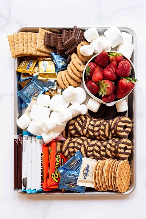 S’mores Tray Ideas, S’mores Night Ideas, S’mores Combinations, Smore Bars Wedding, S'mores Board Ideas, Smores Ingredients, Smore Making Station, Bachelorette Smores, Birthday Party Smores Bar