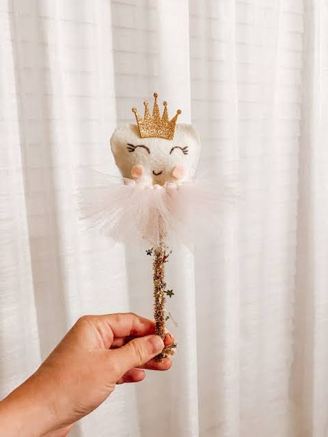 Tooth Fairy Costume Diy, Tooth Fairy Wand, Diy Shrinky Dink, Tooth Fairy Halloween, Wand Tutorial, Tooth Fairy Costumes, Fairy Costume Women, Handprint Keepsake, Tooth Fairy Gifts