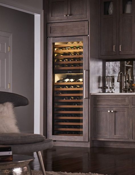 Subzero Wine Refrigerator, Kitchen Wine Fridge, Wine Fridge Cabinet, Integrated Wine Cooler, Spanish Style Kitchen, Built In Wine Cooler, Home Wine Cellars, Fridge Decor, Beverage Center