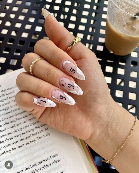 Simple And Elegant Nails, Classy Graduation Nails, Nails For Graduation Pictures, Nails For Graduation, Graduation Nail Art, Nails For 2023, Birthday Nail Art, Birthday Nail Designs, Vegas Nails