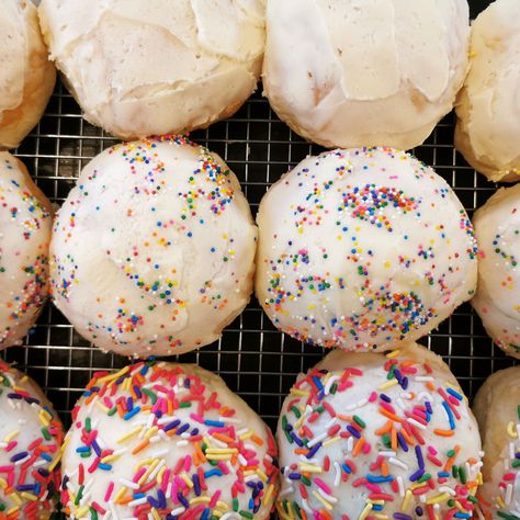 Paskah Easter Bread, Easter Buns, Easter Bun, Mennonite Recipes, Fantasy Food, Healthy Easter, Easter 2023, Easter Desserts, Easter Bread