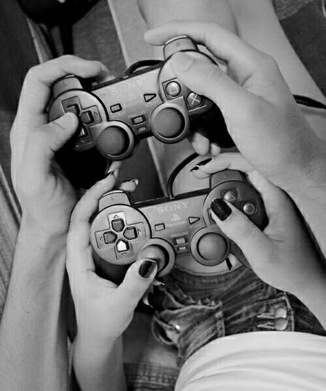 Gamer couple wallpaper Ragnor Fell, Couple Swag, Gamer Couple, Moving In Together, Cabin In The Woods, Boyfriend Goals, The Perfect Guy, Game Boy, 인물 사진