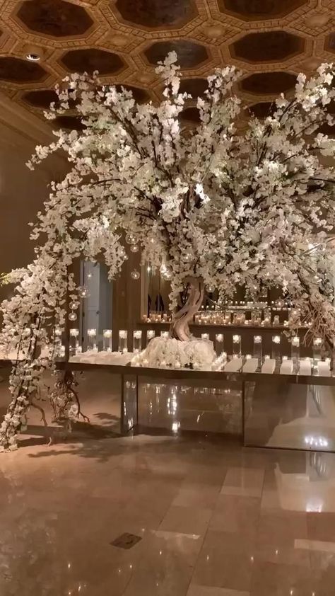 Royalty Wedding Theme, Red Wedding Receptions, Tantawan Bloom, David Tutera Wedding, Night In New York, White Wedding Decorations, Destination Wedding Italy, Dream Wedding Decorations, Luxury Wedding Decor