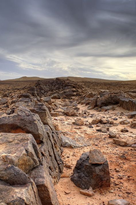 Desert Rocks with grey overcast Desert Rock Landscaping, Desert Cliff, Desert Rocks, Desert Biome, Earth Layers, Dark Desert, Desert Places, Desert Aesthetic, Desert Land