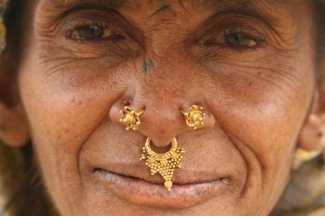 Nose Jewels, Village Market, Dope Jewelry Accessories, Indian Nose Ring, Antique Jewellery Designs, Dope Jewelry, Ethnic Earrings, Jewelry Photography, Jewelry Inspo