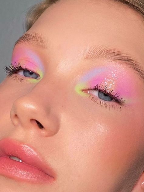 Easter Makeup Looks, Pastel Eyeshadow, Foundation Swatches, Pastel Makeup, Euphoria Makeup, Holiday Makeup Looks, Easter Makeup, Pride Makeup, Magical Makeup