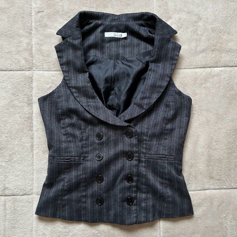 Y2K 2000s Fairygrunge Dark Academia Grey Pinstripe Button Down Vest #y2k # 2kfashion #2000s #2000sfashion #fairygrunge #twilight #depop #darkacademia 2000s Dark Academia, Vest Y2k, Senior Fashion, Vampire Aesthetic, Button Down, Simple Trendy Outfits, Vest Shirt, Down Vest, Virtual Closet