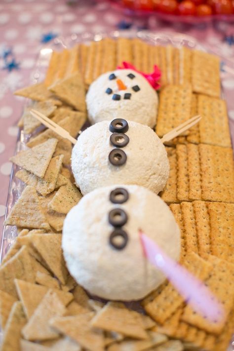 Snow Themed Party Food, Snowman Dip, Snowman Food, Snowman Cheeseball, Winter Onederland Party Girl, First Birthday Winter, Winter Wonderland Birthday Party, Winter Onederland Birthday Party, Snow Party